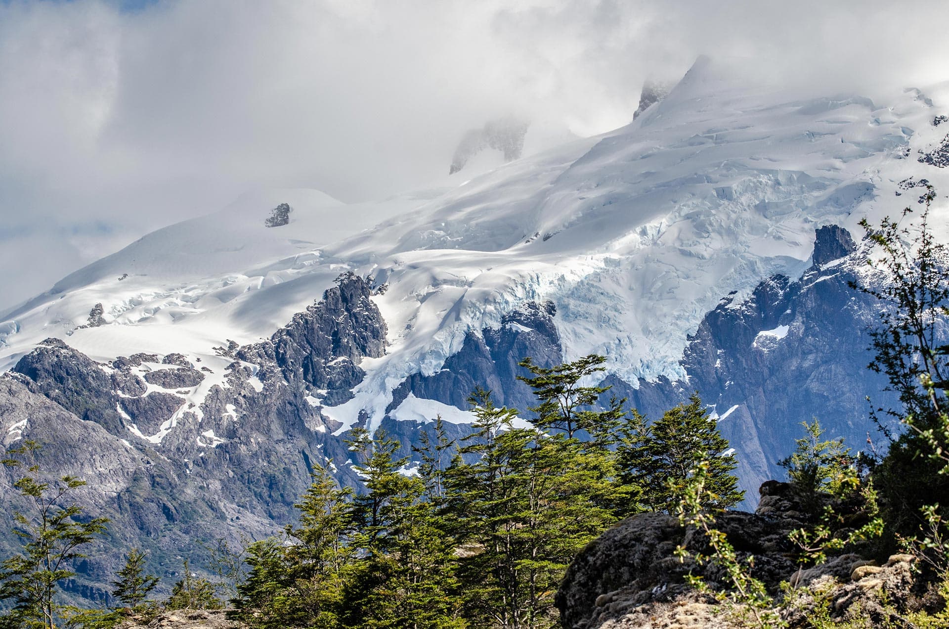 Nuestros Parques background